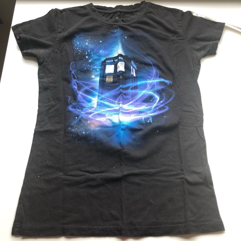 TARDIS Doctor Who graphic tee